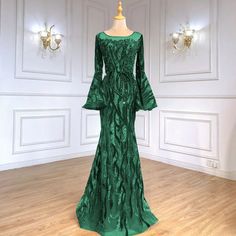 Luxury Dubai Emerald Green Velvet Evening Dress for Women's Wedding Party: Elegant Mermaid Style with Long Formal Dresses Sweeping The Floor, Gown Making, Weddings 2024, Velvet Evening Dress, Long Formal Dresses, Emerald Green Velvet, Mermaid Style, Mermaid Silhouette, Mermaid Fashion