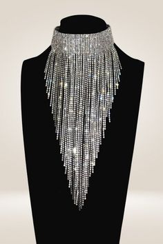 Say goodbye to dull, boring necklaces! Your days are finally over with this statement necklace made of sparkling rhinestone crystals. It's a lightweight accessory that sparkles like crazy and will make you shine like the true diva you are. Long Tassel Coller Necklace made from environmentally friendly material , nickel-free, lead-free, and hypoallergenic. It's safe for sensitive skin This is the ultimate statement quartz crystal necklace for making a big impression. And it's not just about the b Black Necklace Statement, Rhinestone Statement Necklace, Party Kleidung, Gold Statement Necklace, Like Crazy, Rhinestone Necklace, Crystal Rhinestone, Crystal Necklace, Quartz Crystal