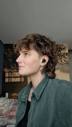 Short Enby Hair Wolfcut, Medium Length Haircut Masculine, Cool Nonbinary Haircuts, Curly Mullet Undercut, Short Wavy Hair Masculine, Women Masculine Haircut, Mod Mullet Haircut, Masculine Women Faceclaim, Face Claims Gender Neutral