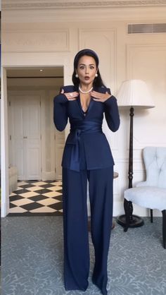 Formal Woman Outfit, Women Suit Outfits, Grad Outfits, Chique Outfit, Outfit Chic, Stylish Work Attire, Woman Suit Fashion, Stil Elegant, Classy Work Outfits