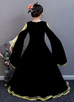 Children Victorian Queen Black Velvet Ball Gown Dress Condition: Brand NewColor:BlackMaterial:VelvetOccasion: Party, Wedding, Events, Photo shoot or ShowsSleeve Length: Long SleevesCollar:Square CollarIncludes: DressStyle: This dress is perfect for victorian,medieval,regency,renaissance, wedding, cosplay, themed party, photograph, stage performance,Special Occasion,etc Package Includes: One Dress Medieval Long Sleeve Party Dress, Black Long Sleeve Party Costume, Princess Style Long Sleeve Halloween Dress, Princess Long Sleeve Halloween Dress, Long Sleeve Princess Dress For Halloween, Elegant Black Costume For Fancy Dress, Elegant Black Fancy Dress Costume, Princess Costume With Long Sleeves For Halloween, Princess Style Long Sleeve Halloween Costume