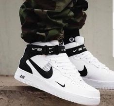 Sepatu Air Jordan, Nike Sneakers Outfit, Nike Air Force 1 Mid, White Nike Shoes, Air Force 1 Mid, Streetwear Mode, Nike Shoes Jordans