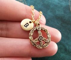 "This listing is for a personalized peace sign keychain with a hand-stamped initial charm. We can also make this into a necklace instead, just choose your chain length from the drop-down menu. You will be able to choose between a key ring, link chain, bangle bracelet, or ball chain when checking out. You will also be able to choose your initial! :) ** Please see the second picture for scale. These are SMALL charms. This keychain is made of steel and gold-colored pewter. The initial charm measure Vintage Jewelry With Peace Sign As Gift, Vintage Peace Sign Jewelry Gift, Vintage Jewelry With Peace Sign For Gift, Peace Sign Jewelry, Peace Sign Necklace, Sign Necklace, Hippie Necklace, Small Charms, Personalized Keychain