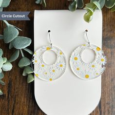 Step back in time and embrace the vintage vibe with our Daisy Patterned Earrings. These stunning earrings are made from high-quality clear acrylic and feature a fun and playful daisy pattern, reminiscent of the carefree era of the 70s. The intricate detailing and bold colors of the design make these earrings a showstopper, sure to add a touch of retro-chic to any outfit. Crafted with comfort in mind, these earrings are incredibly lightweight, making them ideal for everyday wear. The clear acryli Vintage White Flower Drop Earrings, Vintage Summer Hoop Earrings, Adjustable Vintage Earrings For Summer, Retro White Flower Jewelry, Vintage White Dangle Flower Earrings, Retro Flower-shaped Jewelry For Summer, Vintage Dangle Earrings For Spring, Retro Flower Shaped Earrings For Gift, Retro Flower-shaped Earrings For Gift