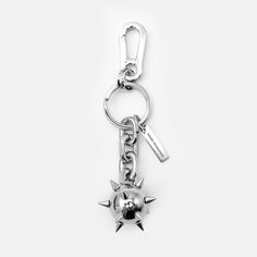 a metal keychain with two spikes on the front and one in the middle