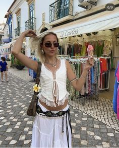 Sofia Coelho, Cool Girl Outfits, Famous Outfits, Capsule Outfits, Fashion Inspo Outfits, Style Icons, Sofia, Cool Girl, Cool Style