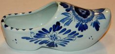 a blue and white porcelain shoe shaped container