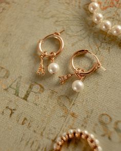 My Little Paris Hoops are the cutest Parisian chic earrings. Perfect for any ooo la la outfit. Gold filled 15mm hoops and pearl and gold plated Eiffel Towers. La Outfit, My Little Paris, Parisian Jewelry, Paris Gifts, French Gifts, Paris Inspired, Latest Jewellery Trends, Chic Earrings, Gold Sun