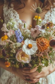 Wild flower wedding bouquet Bouquet Wedding Wildflower, Wild Flower Decorations Wedding, Wedding Bouquets Vintage, Wild Flower Wedding Reception, Wild Spring Bouquet, Winter Wildflower Wedding, Country Wildflower Wedding, Wild Flower Wedding Florals, Wild Flower Beach Wedding