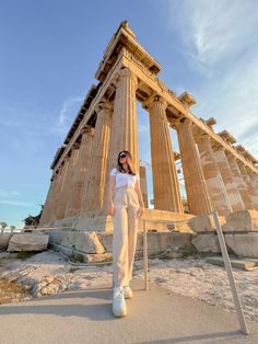 a woman standing in front of the parthenion with her hands on her hips