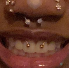 Black girl with smiley piercing, septum and both sides of nose pierced Piercing No Rosto, Piercings Nose, Cute Nose, Cool Ear Piercings, Pretty Ear Piercings, Pinterest Contest, Face Piercings