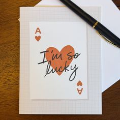 a card with the words i'm so lucky written on it next to a pen