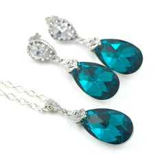 "This listing is for the Necklace only! MATCHING EARRINGS are available here: https://www.etsy.com/listing/462209876/teal-swarovski-teardrop-earrings-blue Rare and unique Swarovski Teal Necklace made with Comet Argent Light (CAL) Teardrop Crystals. CAL is a vacuum metal coating applied to the surface of the crystals producing a bright, mirror-like effect providing spectacular brilliance to the stones. Necklace made with: - 22mm GENUINE Swarovski Blue Zircon Comet Argent Light pear shaped pendant Green Pendant Necklace, Teal Necklace, Green Weddings, Lavender Earrings, Pear Shaped Pendant, Teal Earrings, Multicolor Earrings, Prom Earrings, Green Pendants