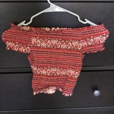 Cute And Comfy. Looks Brand New And Matches Most Things! Patterned Crop Top, Brand New, Crop Tops, Womens Tops, Red, Women Shopping, Pattern, Color