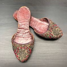 Vintage 1960's Ladies Bedroom Slippers, Traditional Embroidered Round Toe Slippers, Traditional Embroidered Slip-on Slippers, Acotar Fashion, Indian Slippers, Vintage Slippers, Dramatic Romantic, 1930s Shoes, Heart Song