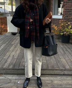 Style Autumn Outfits, Aw Outfits, Boss Fashion, Winter Mode Outfits, Outfit Ideas Fashion, Christmas December, Pretty Life, White Bottoms, Autumn Outfits