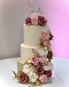 2tier Birthday Cake, Birthday Cake Gold, Rose Gold Wedding Cake, Wedding Cake Designs Elegant, Rose Gold Wedding Cakes, Simple Birthday Party, Quinceanera Cakes, Rosette Cake, Cool Cake Designs