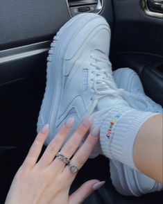 White Sneakers Women Aesthetic, Aesthetic Platform Sneakers, Nails Summer Almond Shape, Platform Reebok Outfit, Reebok Platform Sneakers, Platform Sneakers Aesthetic, Platform Reebok, White Platform Sneakers Outfit, Long Nails Spring