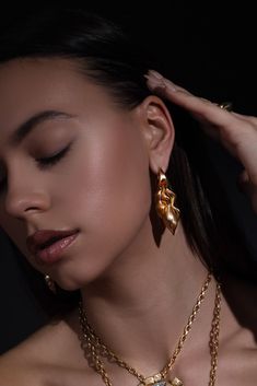 Vram caryn drop earrings in yellow gold. 18K Yellow Gold