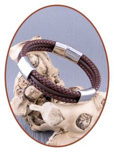 "YOU DO NOT NEED TO SEND ASHES FOR THIS ITEM, YOU CAN FILL THIS ITEM YOURSELF AT HOME. MATERIAL: Stainless steel with a vintage look Leather brown  (clasp in polished silver color, see pictures) DIMENSIONS: 14mm width, Available in any desired length at least 18cm (7,5\") wrist size and up (8.5\"). (please measure your wrist size as on the picture ( see product pictures) and let us know the measured wrist size) IMPORTANT: We need to know your wrist size, not the desired length !! DETAILS: This exclusive JB Memorials leather ash bracelet has an room to store a small amount of ashes inside the steel clasp by turn out the filling screw, which you can be filled with ashes by yourself at home.  DELIVERY SCOPE: This bracelet will be delivered with a jewelry pouch including instructions, Allen ke Cremation Bracelet, Memorial Jewelry Ashes, Ashes Jewelry, Cremation Ashes, Memorial Jewelry, Look Vintage, Looks Vintage, Jewelry Pouch, Vintage Look