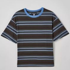 Boxy & Oversized Fit T-Shirt By Urban Outfitters With An Allover Stripe Pattern. Premium Cotton Tee With Short Sleeves And A Ribbed Knit Crew Neck. - Striped Tee From Uo - Boxy And Oversized Fit - Short Sleeves - Crew Neckline - 100% Cotton - Machine Wash Offers Only Vintage Tshirt Aesthetic, Baggy Shorts Outfit, Summer Clothes Men, Theater Fashion, Theatre Fashion, Urban Outfitters Shirts, Blue Graphic Tee, Baggy Shirt, Grunge Tee