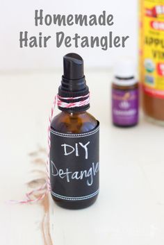 Natural Homemade Detangler (3 ingredients!) - Rubies & Radishes Homemade Hair Detangler, Homemade Detangler, Natural Hair Detangler, Diy Natural Hair, Homemade Hair, Homemade Products, Homemade Hair Products, Living Essentials, Diy Cosmetics