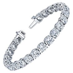 21 Round Brilliant Diamonds set in 18k 4-prong white gold straight line bracelet. 42.77 carat total weight Measures 6.85 inches long Round Diamond Bracelet, Bracelets Tennis, Gold Diamond Watches, Diamond Bracelet Design, Diamond Watches, Art Bracelet, Platinum Bracelet, Bracelet Tennis, Vintage Tennis