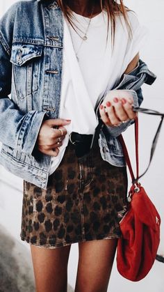 T Shirt Branca, Mode Hippie, Leopard Print Skirt, Print Denim, Mode Casual, Looks Street Style, Outfit Trends, Mode Inspo, Printed Denim