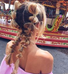 cute double side bubble braid summer hairstyle Electro Festival Outfit, Braided Summer Hairstyles, Trendy We Fryzurach, Bubble Braid, Concert Hairstyles, Short Braids, Festival Hair, Trending Hairstyles