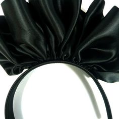 Large Black Pleated Satin Fascinator Headband #1686Package included : order quantity × headbandItem Features :.Unique fashion headband.Plastic band insert.Perfect costume hair accessory for weddings, parties, night out, Halloween and other special events.Great for women of all agesItem Specifications :.Handmade in Korea.100% brand new with high quality.Satin and plastic  .Measure approx 0.98 inches (2.5 cm) in band width.Weight approx 1.62 oz (46 g)Colors may appear slightly different through th Girls Unique, Plastic Headband, Fascinator Headband, Lady Girl, Headband Styles, Fabric Decor, Hair Accessory, Satin Fabric, Large Black