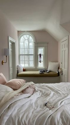 Slanted Bedroom Ideas, Slanted Bedroom, Low Sloped Ceiling Bedroom, Low Sloped Ceiling, Cool Attic Rooms, Rich People Houses, Raised Bedroom, Sloped Ceiling Bedroom, Parisian Bedroom