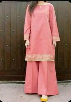 Pakistani Fashion Casual, Kurti Designs Party Wear, Sleeves Designs For Dresses, Simple Pakistani Dresses, Designer Dresses Casual, Fancy Dress Design