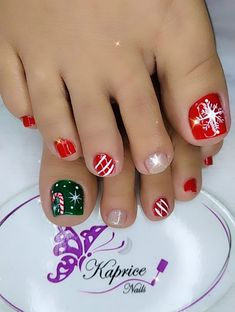 Christmas Tree Toe Nail Designs, Cute Christmas Toe Nails, Toe Nail Designs For Christmas, Christmas Toe Nails Designs, Christmas Pedicure Designs Toe Holidays, Christmas Toe Nail Designs Toenails, Christmas Toenails Pedicures, Christmas Pedi, Christmas Pedicure Ideas Toes