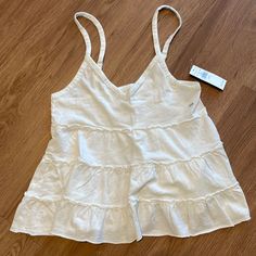 Nwt American Eagle Outfitters Tiered Cami/Tank Top. White, Size Xxs. Super Cute!! Features V-Neck, Ruffled Tiers, And Adjustable Straps. Cute American Eagle Outfits, Flowy Tank Top Outfit, Coastal Fashion, Festival Crop Tops, American Eagle Outfits, Tank Top Outfits, Tank Top White, 2024 Christmas, Cute Tank Tops