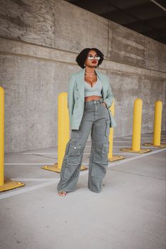 Cargo And Blazer Outfit, Cargo Pants Fashion Women, How To Look Like A Grown Woman, Wide Leg Cargo Pants Outfit Street Style, Cargo Pants For Work Outfit, Blazer And Cargo Pants Outfit, Work Cargo Pants Outfit, Black And White Outfits For Women, Cargo Pants Winter Outfits Women