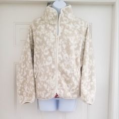 Nwt..Faux Sherpa Jacket With Zip Front And Pockets Is So Soft And Comfy By All In Motion...Size Xs Also Fits S. Casual Cream Sherpa Fleece Jacket, Cozy Cream Fleece Jacket With Pockets, Green Winter Jacket, Cream Sherpa Long Sleeve Fleece Jacket, Sherpa Long Sleeve Outdoor Outerwear, Cold Weather Jackets, Green Puffer Jacket, Quarter Zip Hoodie, Lightinthebox Woman’s Sherpa Sweatshirt