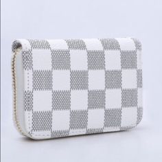 Lovely Checkered Wallets White Square Clutch For Daily Use, Elegant White Coin Purse With Interior Card Slots, Elegant White Coin Purse With Card Slots, Elegant White Rectangular Wallet, Trendy White Coin Purse For Travel, White Card Holder With Interior Slots, White Card Holder With Interior Slots For Everyday Use, Chic Rectangular Card Holder For Everyday Use, White Rectangular Wallet With Removable Pouch