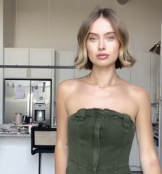 Beige Bob Hair, Hailey Drew Polk Hair, Hailey Drew Hair, Hailey Polk, Beige Bob, Balayage Straight Hair, Hair Pale Skin, Romantic Hairstyles, Hair Inspiration Short