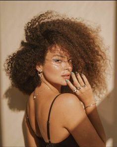 Type 4c Hairstyles, Birthday Shoot, Model Looks, Selfie Poses Instagram, Portrait Pictures, Natural Hair Beauty, Modeling Tips, Curly Hair Inspiration, Hair Remedies