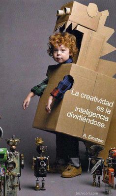 Si para ellos es factible ir a la luna hoy mismo, es factible ser un dinosaurio con cartones y, sobre todo, mucha mucha imaginación. #imaginacion  #manualidadesinfantiles Costume Dinosaure, Diy Kostüm, Play Space, A Robot, Cardboard Crafts, Little People, Cardboard Box, Kids Costumes, Fancy Dress