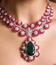 Ruby Diamond Necklace, Diamond Necklace Indian, Kundan Jewellery Bridal, Beautiful Bridal Jewelry, Beautiful Beaded Jewelry, Diamond Girl, Stones Necklace, Jewelry Design Drawing, Diamond Necklace Designs