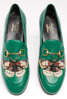 Gucci Fashion Show, Daily Shoes, Gucci Loafers, Paris Mode, Moda Vintage, Green Shoes, Charlotte Olympia, Gucci Mules, Crazy Shoes