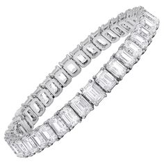 Platinum Emerald Cut Tennis Bracelet Total 26.30 Emerald Cut DEF VVS-VS All GIA Certified 37 Stones Bracelets Tennis, White Diamond Jewelry, Bridal Diamond Necklace, Bling Ideas, Platinum Bracelet, Expensive Jewelry Luxury, Bracelet Tennis, Vintage Tennis, Modern Bracelets