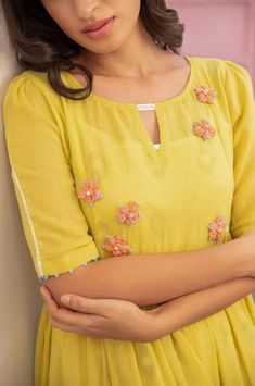 Hand Designs For Kurtis Cotton, Cotton Dress Hand Designs, Hand Models For Kurtis, Neck Models For Dresses, Kurti Hand Designs, Cotton Dress Designs Patterns, Dress Hand Designs, Hands Designs For Kurtis, Hand Designs For Kurtis