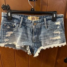 Lace Trim Low Rise, 2” Inseam Never Worn, In Great Condition Size 5 (Women’s 4) Low Rise Shorts, Hollister Shorts, Lace Short, Fashion Ideas, Lace Shorts, Hollister, Low Rise, Lace Trim, Jean Shorts