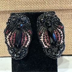 Excellent Condition. Earrings Measure 2 3/8” Long. Gorgeous Beaded Earrings On Black Felt Backing. Black Faceted Beads Along With Black And Shades Of Pink Seed Beads. Really Nice Contemporary Bohemian Design. Check Out Other Items In My Closet! Over 3,000 Items- Mostly Jewelry ( But Not All)! Bundle For The Best Discount! ( 20% Off For 2 Or More Items). Smoke Free / Pet Friendly Home. Questions? Leave A Comment Below! Inv Note- K3750 240428 Evening Beaded Earrings With Round Beads, Beaded Evening Earrings, Black Beaded Earrings For Evening, Black Beaded Earrings For Party, Bohemian Multicolor Beaded Earrings With Black Beads, Black Beaded Evening Earrings, Black Beaded Party Earrings, Elegant Black Earrings With Colorful Beads, Bohemian Black Chandelier Earrings With Colorful Beads