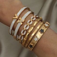 Lv Gold Bracelet, Ysl Bracelet, Flower Bangles, Ysl Jewelry, Luxury Bracelets, Gem Jewelry, Bridal Diamond Jewellery, Glamorous Party, Wrist Jewelry