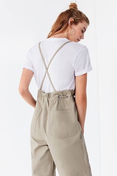 Details Workwear-inspired apron look overall that majorly upgrades your utilitarian game. Made from a lightweight linen-blend fabrication in a sleeveless, relaxed-fit silhouette that features a tie at the waist + silver grommet detailing. Features an open back with cross-strap detailing. Finished with a straight-leg pant bottom, side-entry pockets + pockets at the back. Content + Care- Linen, rayon- Machine wash- Imported color : Taupe(tan-beige) Size + Fit- Model is 5'10" and wearing size Small Waist Apron, Cross Straps, Overall Shorts, Straight Leg Pants, Linen Blend, Open Back, Apron, Fitness Models, Work Wear