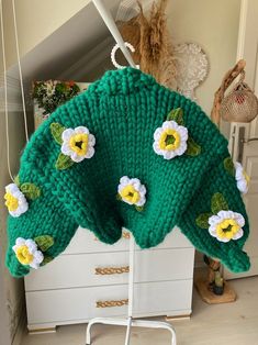 Темно-зеленая куртка с цветком лотоса коренастый кардиган - Etsy Украина Trendy Handmade Knit Sweater, Trendy Handmade Knit Cardigan, Cozy Handmade Green Cardigan, Handmade One-size Sweater, Handmade Green Cardigan For Spring, Handmade Green Long Sleeve Cardigan, Handmade Trendy Cardigan For Winter, Green Handmade Long Sleeve Cardigan, Handmade Trendy Winter Cardigan