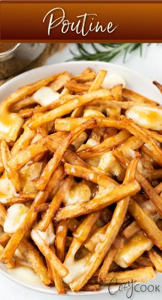 French fries with cheese curds and gravy Homemade Poutine, Homemade Beef Gravy, Brown Gravy Recipe Easy, Easy Homemade Gravy, Easy Brown Gravy, Homemade Brown Gravy, Poutine Recipe, Brown Gravy Recipe, Homemade Gravy Recipe